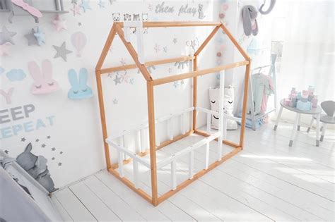 Купить кроватку домик для детской комнаты мальчика