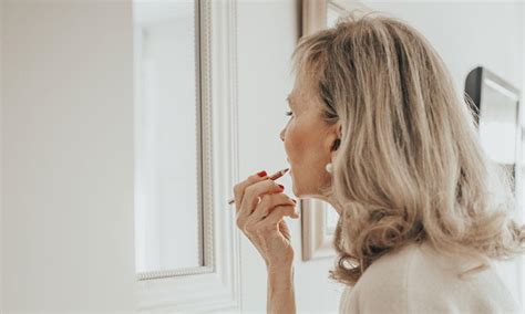 Comment Maquiller Une Peau Mature Les Conseils D Un Pro Femmes D Aujourd Hui