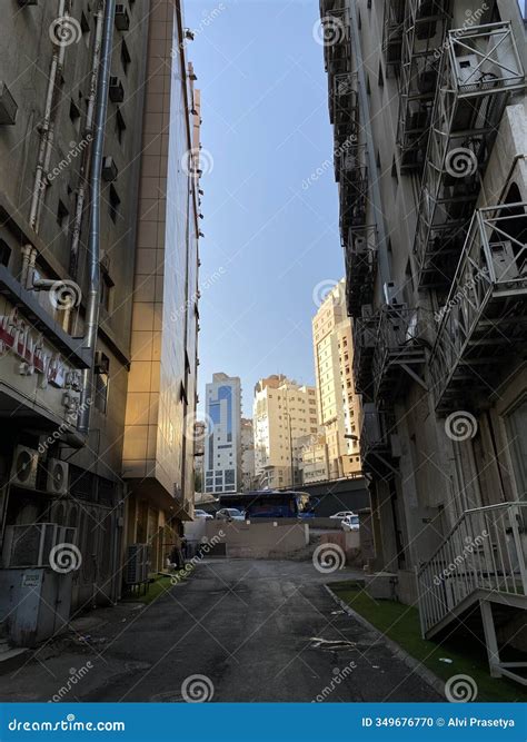 Local travel guides explain why restaurants near dpac are always crowded 2