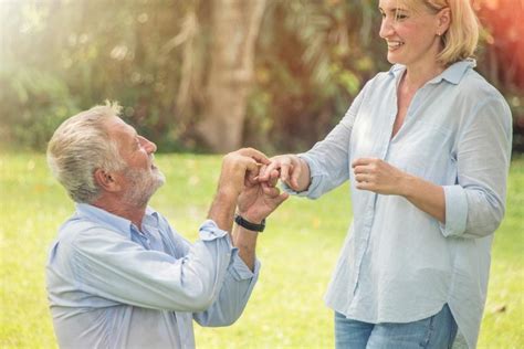 Золотая свадьба – поздравления, что подарить на праздник и сколько это лет
