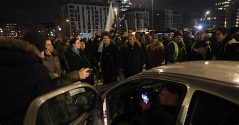 Uživo Počeo protest kod Beograda na vodi Glavna raskrsnica blokirana