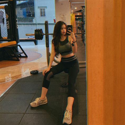 2 năm và 4 lần diện bikini đưa Linh Ka từ cô bé bắt trend gây sốc trở thành thiếu nữ sở hữu body