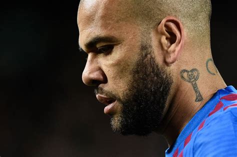 Dani Alves Podr Salir En Libertad Condicional Bajo Fianza De Un Mill N