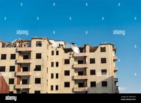 Rooftop Excavator Hi Res Stock Photography And Images Alamy
