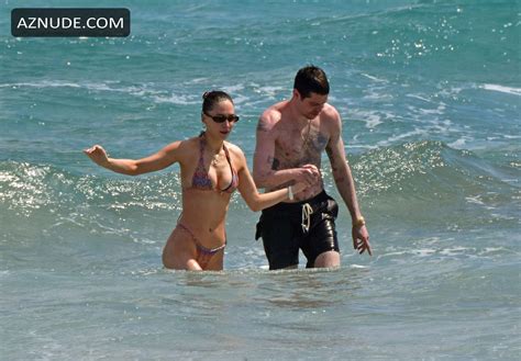 Elsie Hewitt Sexy Seen With Pete Davidson Showing Off Her Amazing Bikini Body Wearing A Sultry