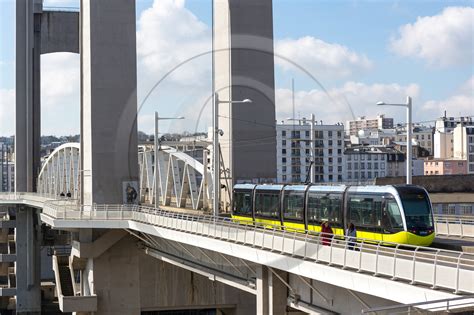 Tramway Sur Le Pont De La Recouvrance Brest Fanch Galivel