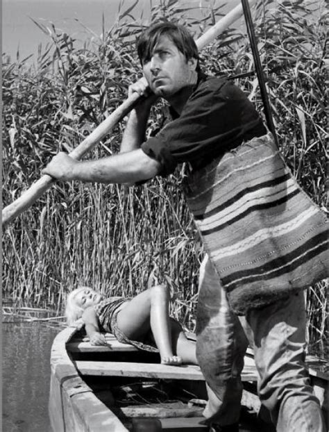 Naked Zeta Apostolou In Pothoi Ston Katarameno Valto