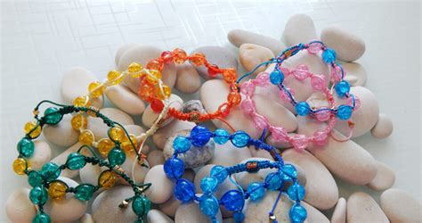 Braccialetti Con Perline Colorate Un Tuffo Nelle Tendenze Dell Estate