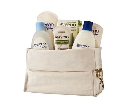 Aveeno Baby Essential Daily Care For Baby Mommy Gift Set