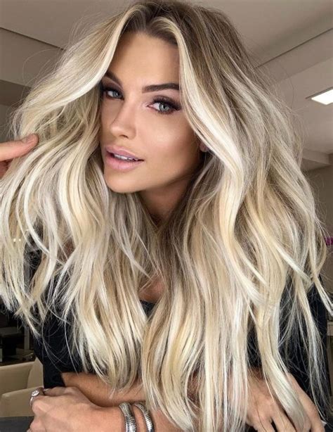 Inspirational Blonde Highlights Ideas For Effortlessly Chic Looks