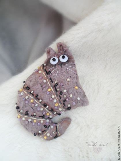 Нежная котоброшь. | Брошь, Текстильная ювелирные изделия, Валяние