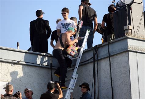 Red Hot Chili Peppers Brasil 01 ano das gravações do clipe The Adventures of Rain Dance Maggie