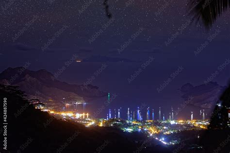 Baie De Taiohae De Nuit Avec L Ile De Ua Pou En Fond Nuku Hiva Iles