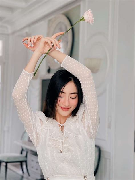 Hoa hậu Lương Thùy Linh khoe dáng nuột với bikini