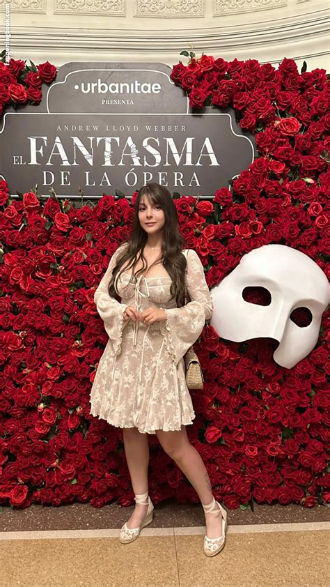 Shermie Cosplay Gabriela Almeida Shermie Cos Nude OnlyFans Leaks Fappening FappeningBook