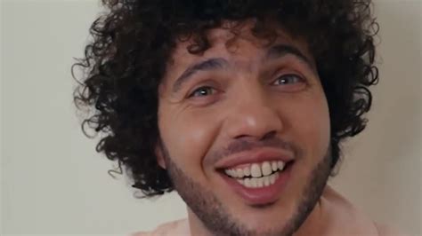 Watch Benny Blanco Nos Enseña Las Piezas De Arte De Su Casa