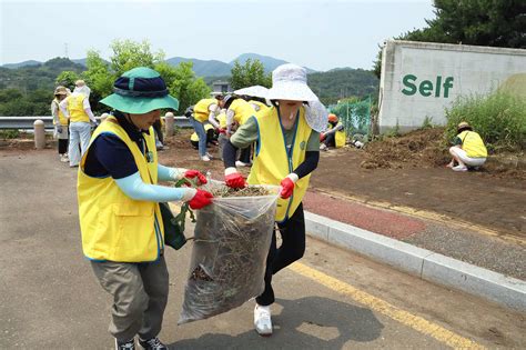 Ulsan Church Members Manage Drainage for Flood Prevention During the