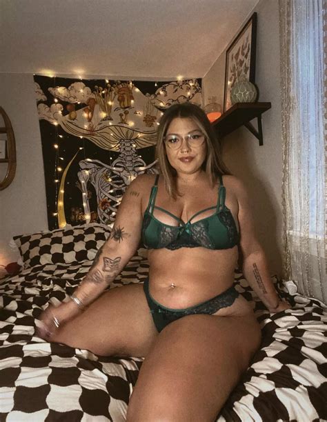 Thighs That Could Smother Nudes Hipcleavage NUDE PICS ORG