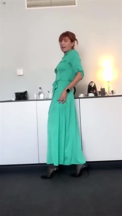 Redhead MILF Fucks Her Pussy