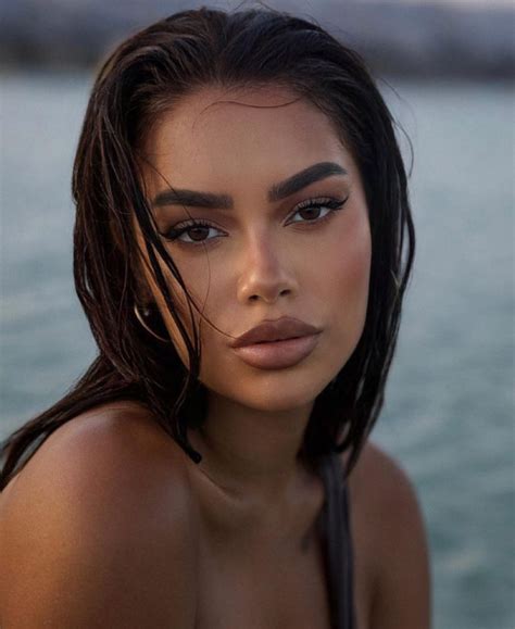 Instagram Model Nee Sarucco Pakt Uit Met Hete Bikini Kiekjes Daily Base