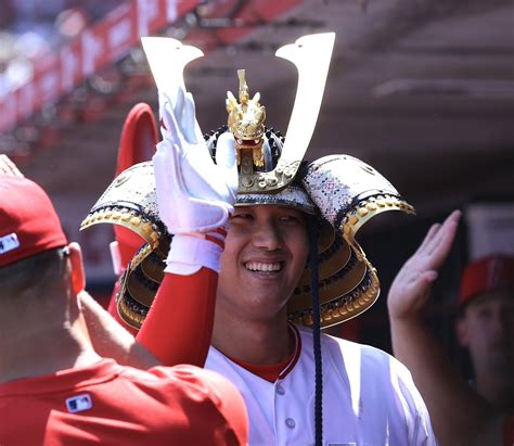 Shohei Ohtani Celebr Su Tercer Jonr N En Mlb Con Casco De Samurai