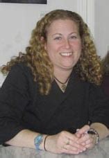 Jodi Picoult Biography and Reviews | Readers Lane