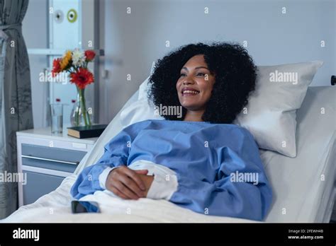 Couché Dans Un Lit D Hôpital Banque De Photographies Et D’images à Haute Résolution Alamy