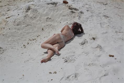 Naked On White Sand Pics Xhamster