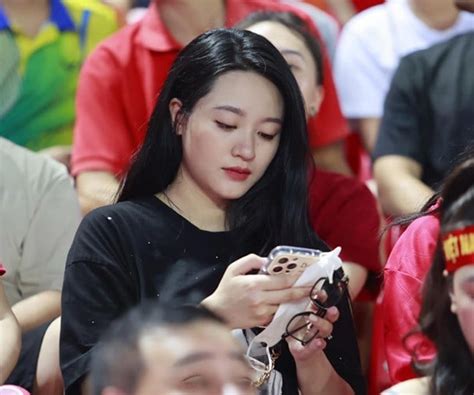 Cưới chàng cầu thủ nghèo hot girl Nghệ An có cuộc sống như mơ liên tiếp tậu xế hộp tiền tỷ