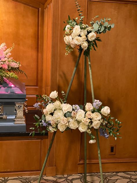 Funeral Standing Photo Easel – Hanadai Florist