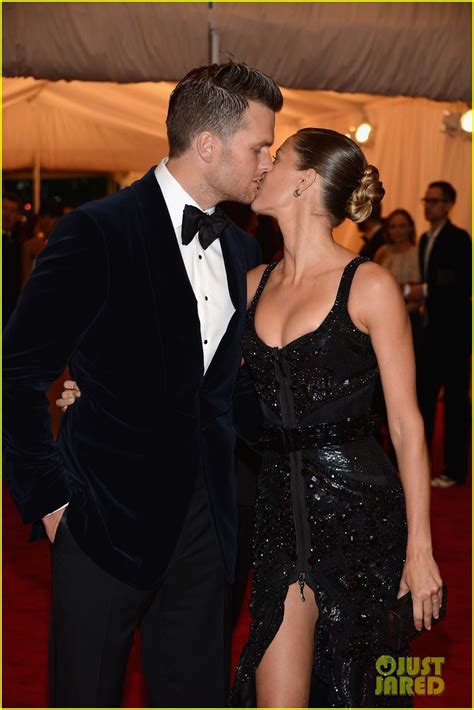 Tom Brady Wife Gisele Bundchen S Cutest Pda Moments Over The Years