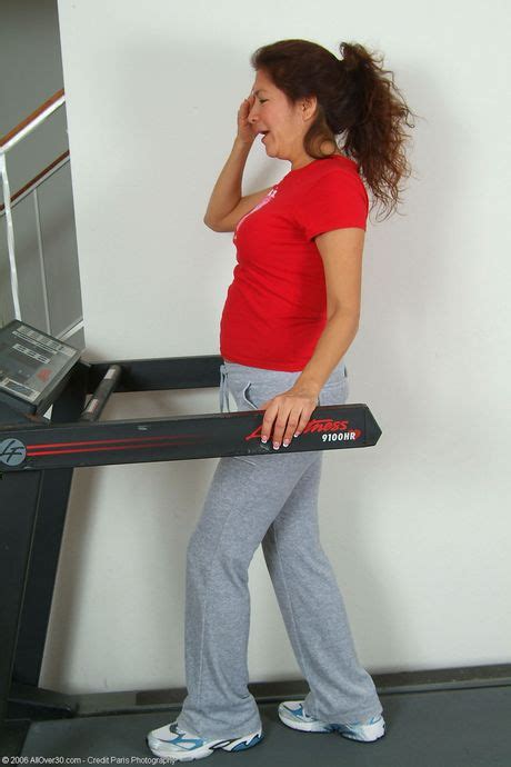 Mature Amateur Alexis Shows Off Her Big Ass Her Tasty Pussy