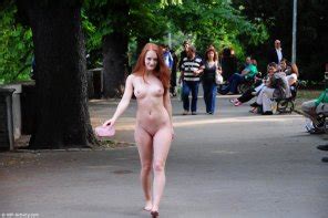 Walking Photography Art Model Flesh Porn Pic