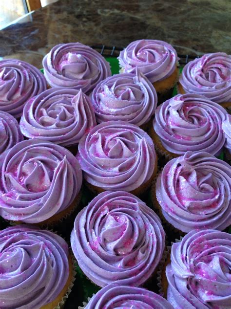 Cupcakes Made With Buttercream Frosting And Wilton 1m Tip Cupcake Cakes Wilton 1m Tip