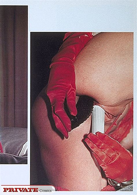 Naked Chick Displays Her Foxy Body With Ind XXX Dessert Picture