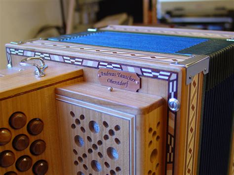 Spezialinstrumente - Tauscher · {ding} DEINE Harmonika