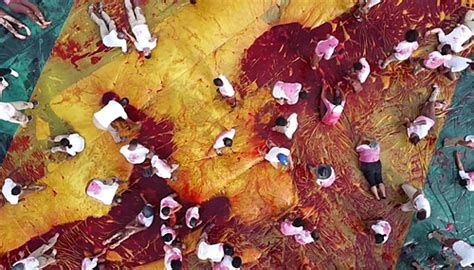 Baldes De Vermelho Sangue Na Bandeira Direitos Humanos