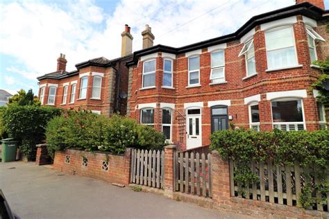 Holden Park Road Southborough Bed Semi Detached House Pcm