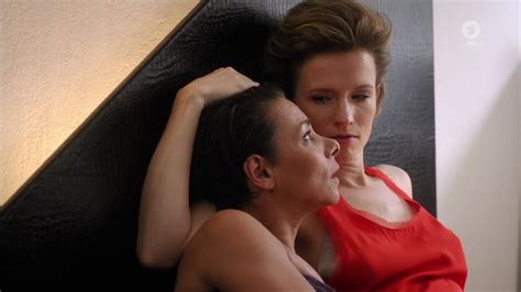 Naked Adina Vetter In Vorstadtweiber