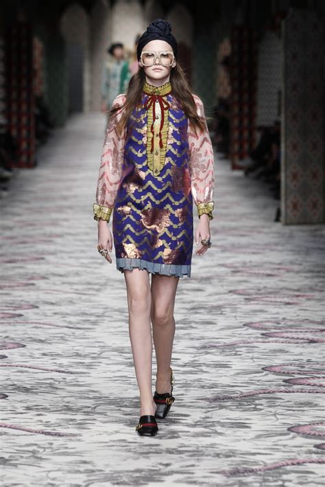 Gucci Le Mappe I Motivi Che Si Incrociano E Il Nude Look Delle Hipster Corriere It