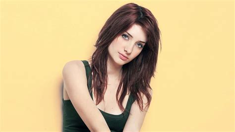 200 Women Wallpapers