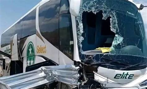 Autob S Impacta Barra De Contenci N En La Morelia Guadalajara