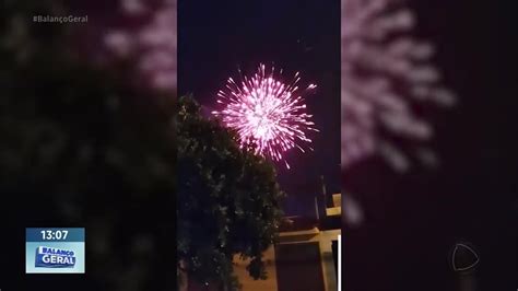 Feliz C U Ficou Colorido As Queimas De Fogos Na Regi O De