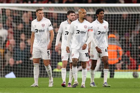 Barnsley boss lauds 'professional' forward and explains six-man bench