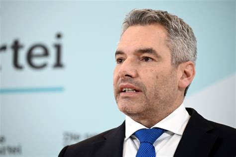 Канцлер Австрии озвучил темы предстоящих переговоров с Путиным