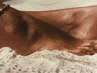 Naked Carole André in Violentata sulla sabbia