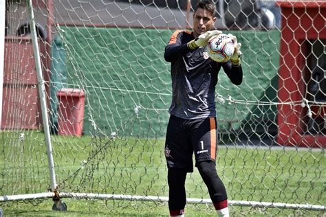 Jogador Que Mais Atuou No Ano Renan Rocha Se Despede Do Boa Esporte