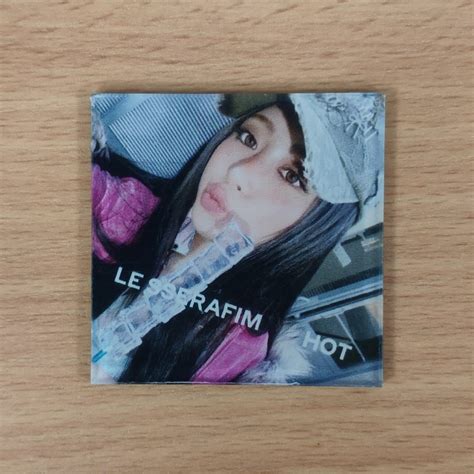 LE SSERAFIM HOT WEVERSE POB ACRYLIC MAGNET YUNJIN Kpopowo pl albumy KPOP CD gadżety KPOP merch