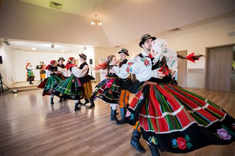 POLISH FOLK DANCE PERFORMANCE