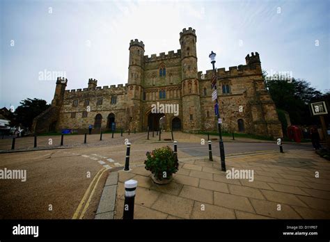 Battle Abbey East Sussex Uk English Heritage Stock Photo Alamy